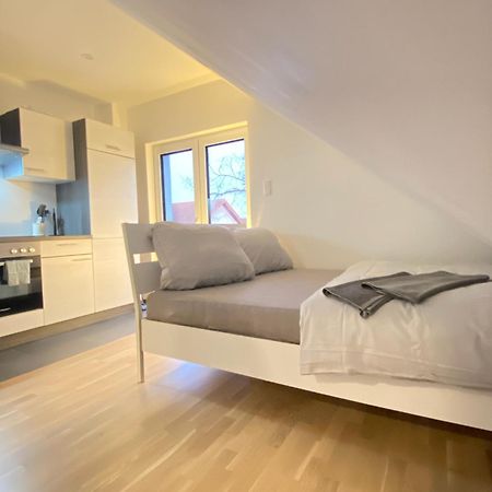 Charmantes Studio-Apartment Im Herzen Von Neureut - Fussbodenheizung, Regendusche, Waschmaschine, Stellplatz Karlsruhe Esterno foto