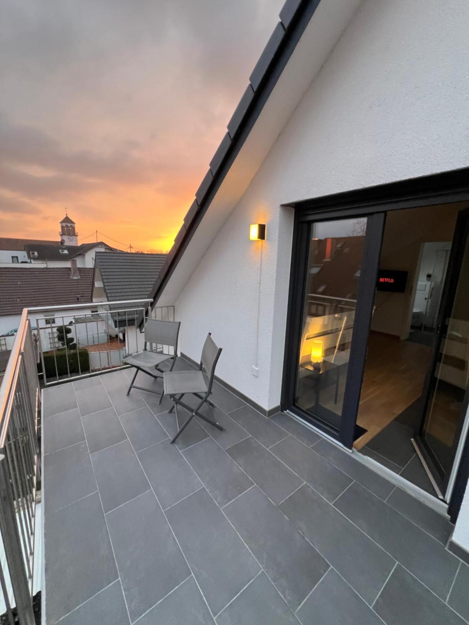 Charmantes Studio-Apartment Im Herzen Von Neureut - Fussbodenheizung, Regendusche, Waschmaschine, Stellplatz Karlsruhe Esterno foto