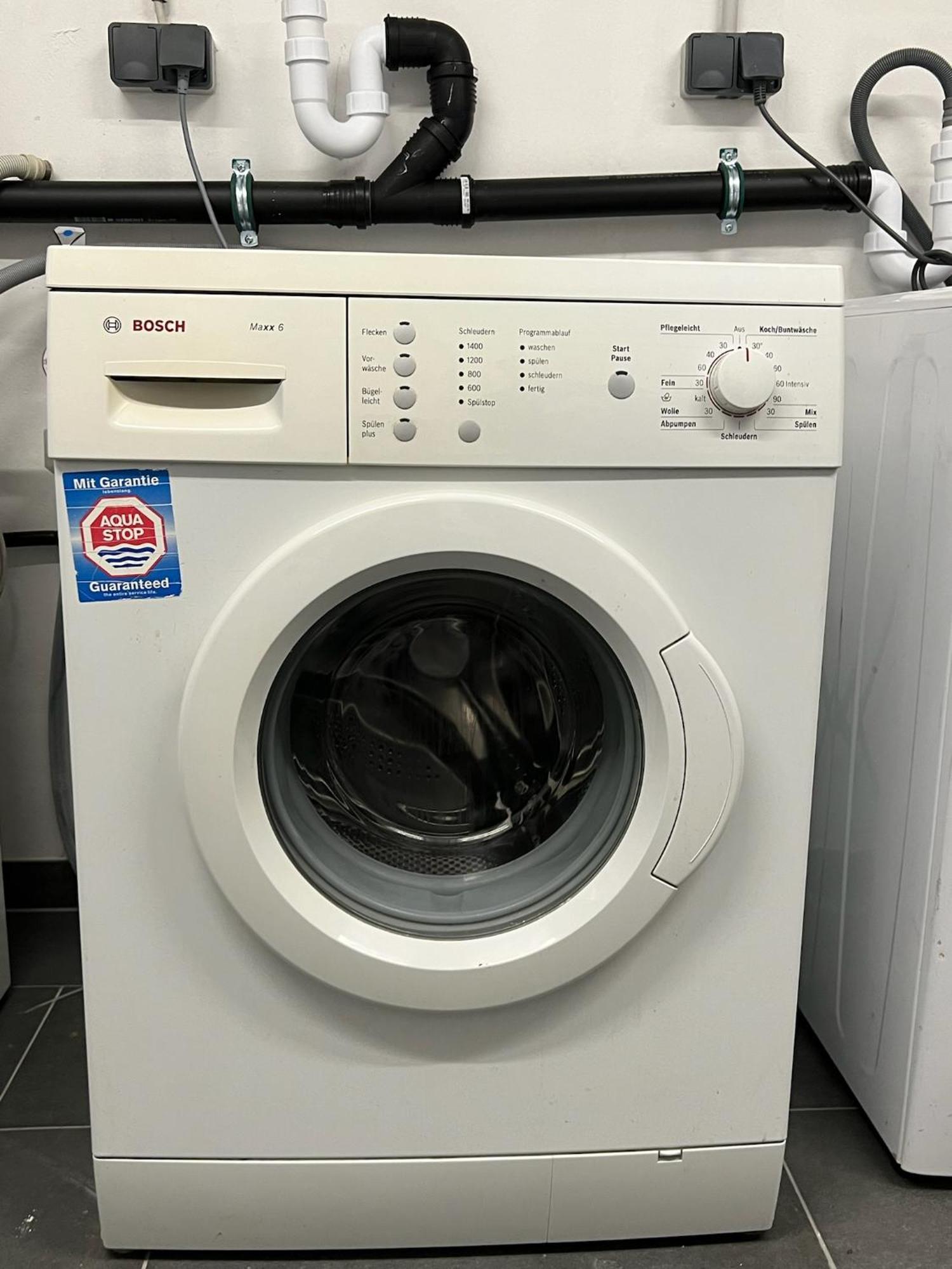 Charmantes Studio-Apartment Im Herzen Von Neureut - Fussbodenheizung, Regendusche, Waschmaschine, Stellplatz Karlsruhe Esterno foto